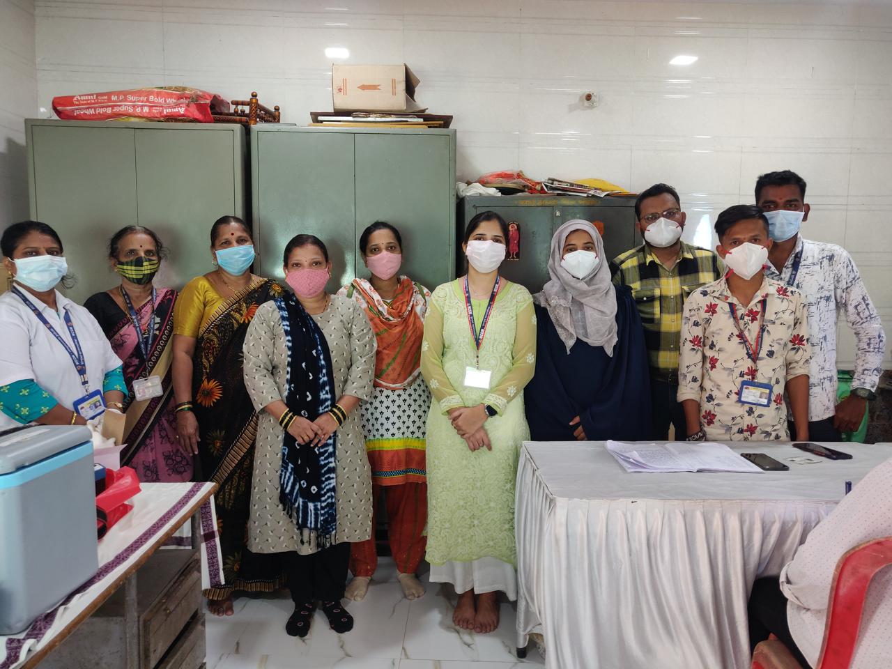 Dr. Surbhi Mehta consulting a patient