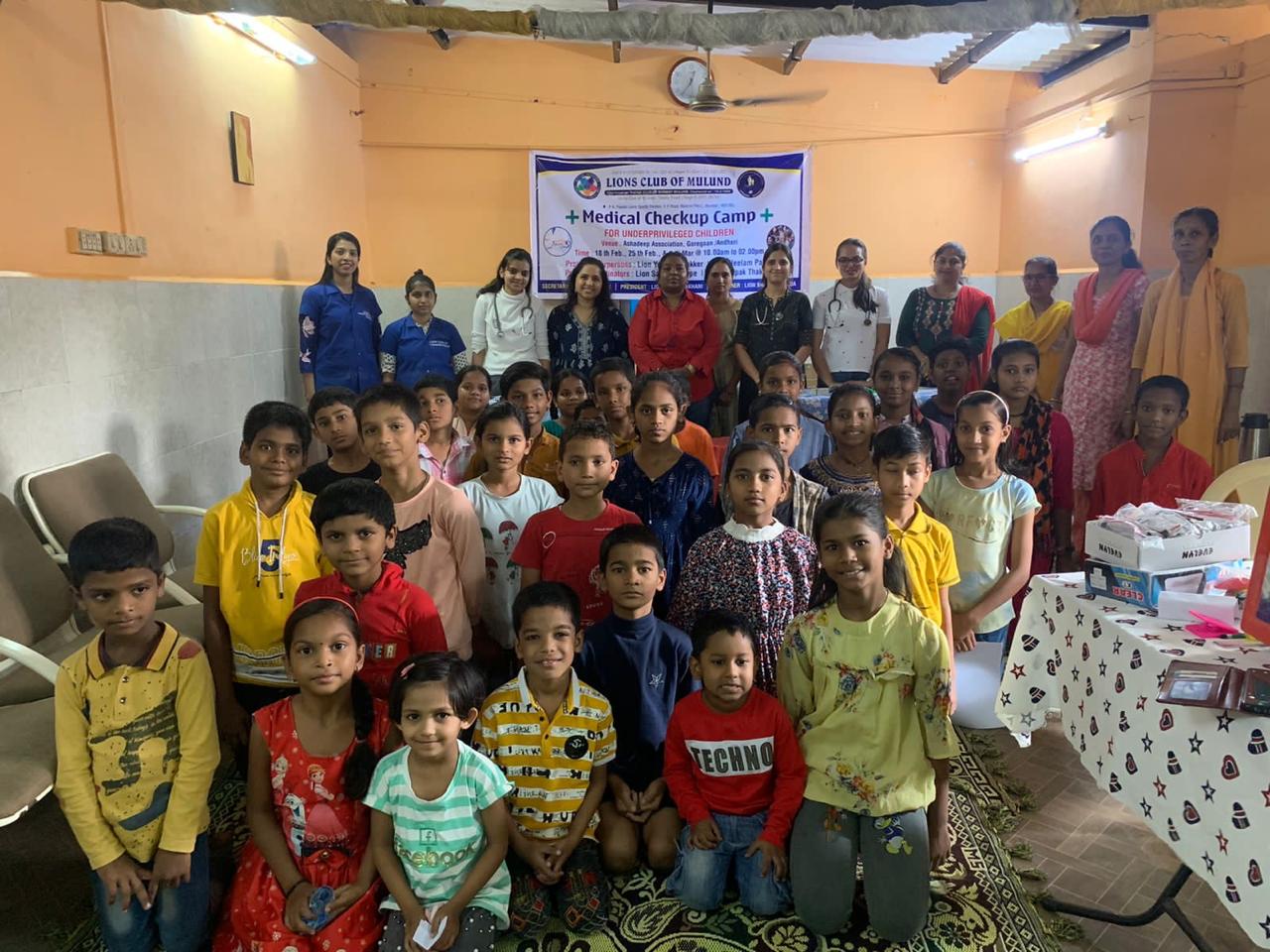 Dr. Surbhi Mehta consulting a patient